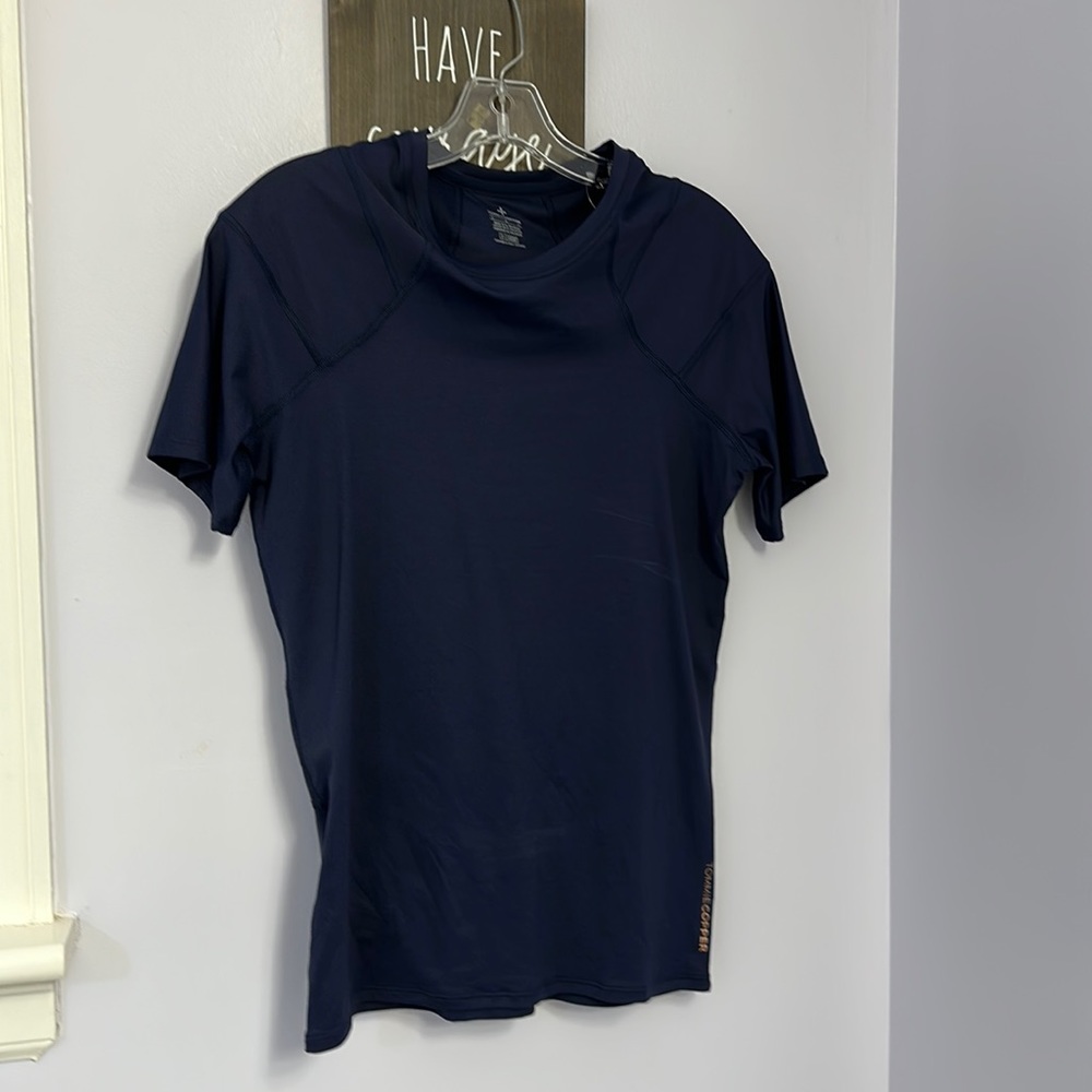NWT Tommie Copper men’s shoulder centric support shirt. Large. Navy blue.